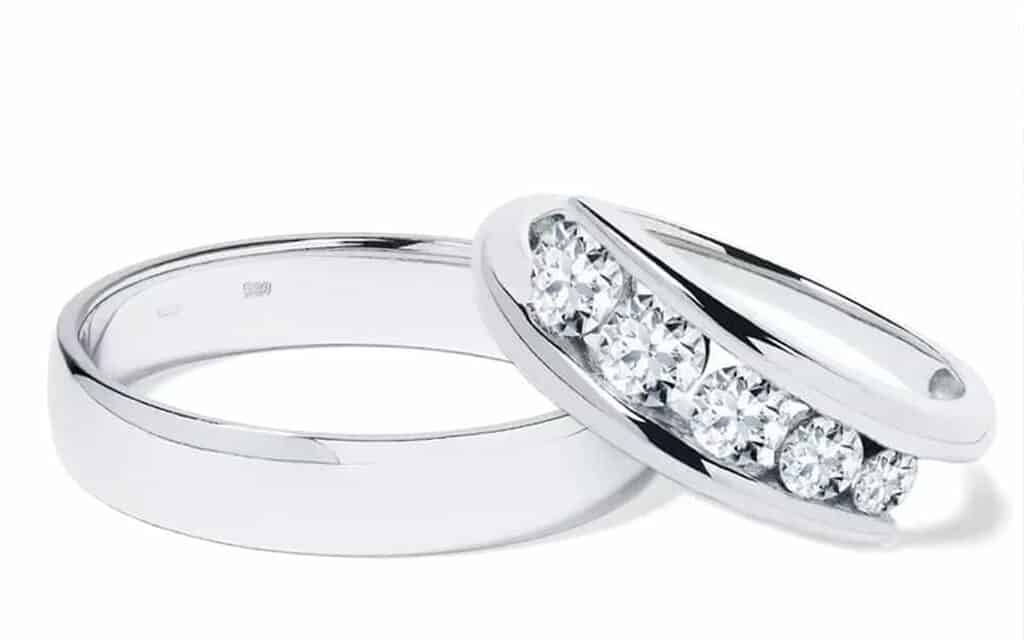 Zásnubní a snubní prsteny z bílého zlata