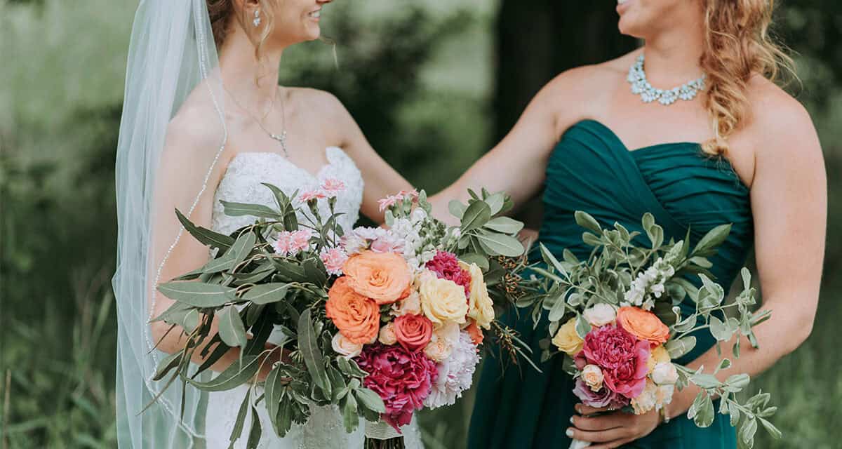 Jaké šaty se budou nosit v roce 2026? Trendy pro hosty, svědkyni i družičky odhaleny!